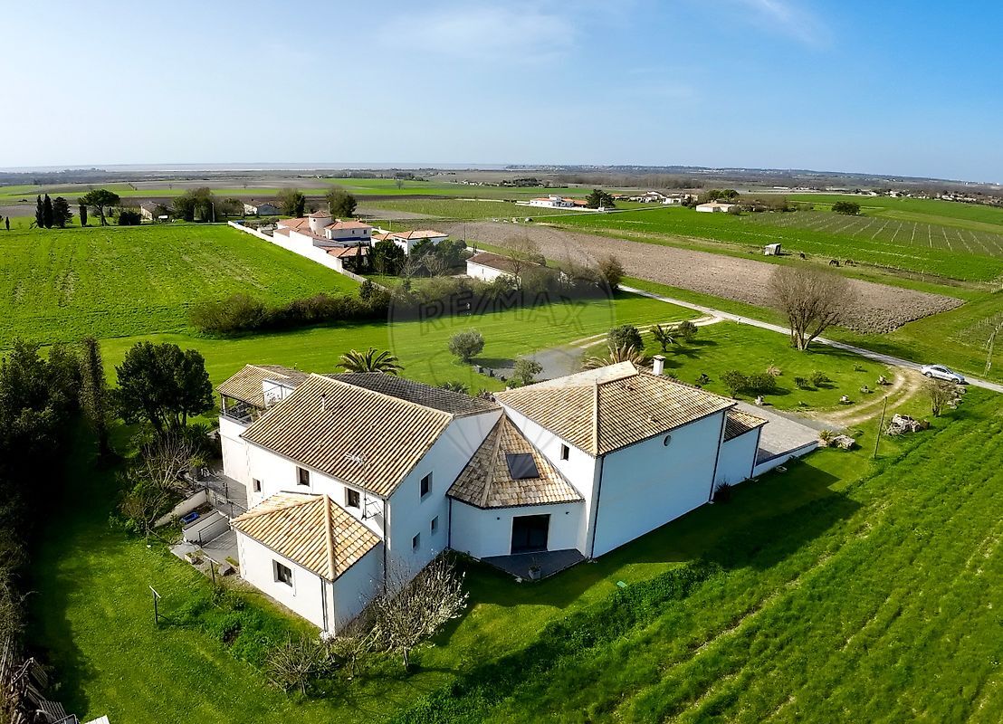 Villa / Maison 8 pièces  à vendre Meschers-sur-Gironde 17132