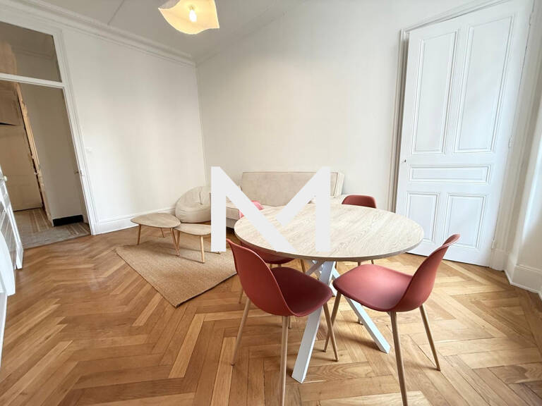 GRENOBLE - BEL IMMEUBLE HAUSSMANNIEN- T3 — photo 1