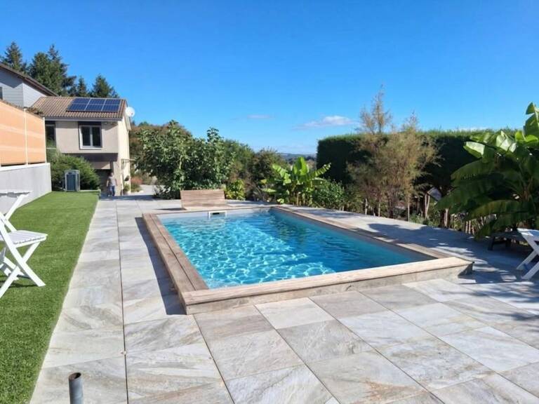 Saint-Ferréol-d’Auroure |   201 m² habitables |   Terrain paysager 1 950 m² |   Piscine chauffée — photo 1