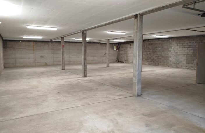 À VENDRE – Entrepôt de 990 m² à Contrexéville (Vosges) — photo 3