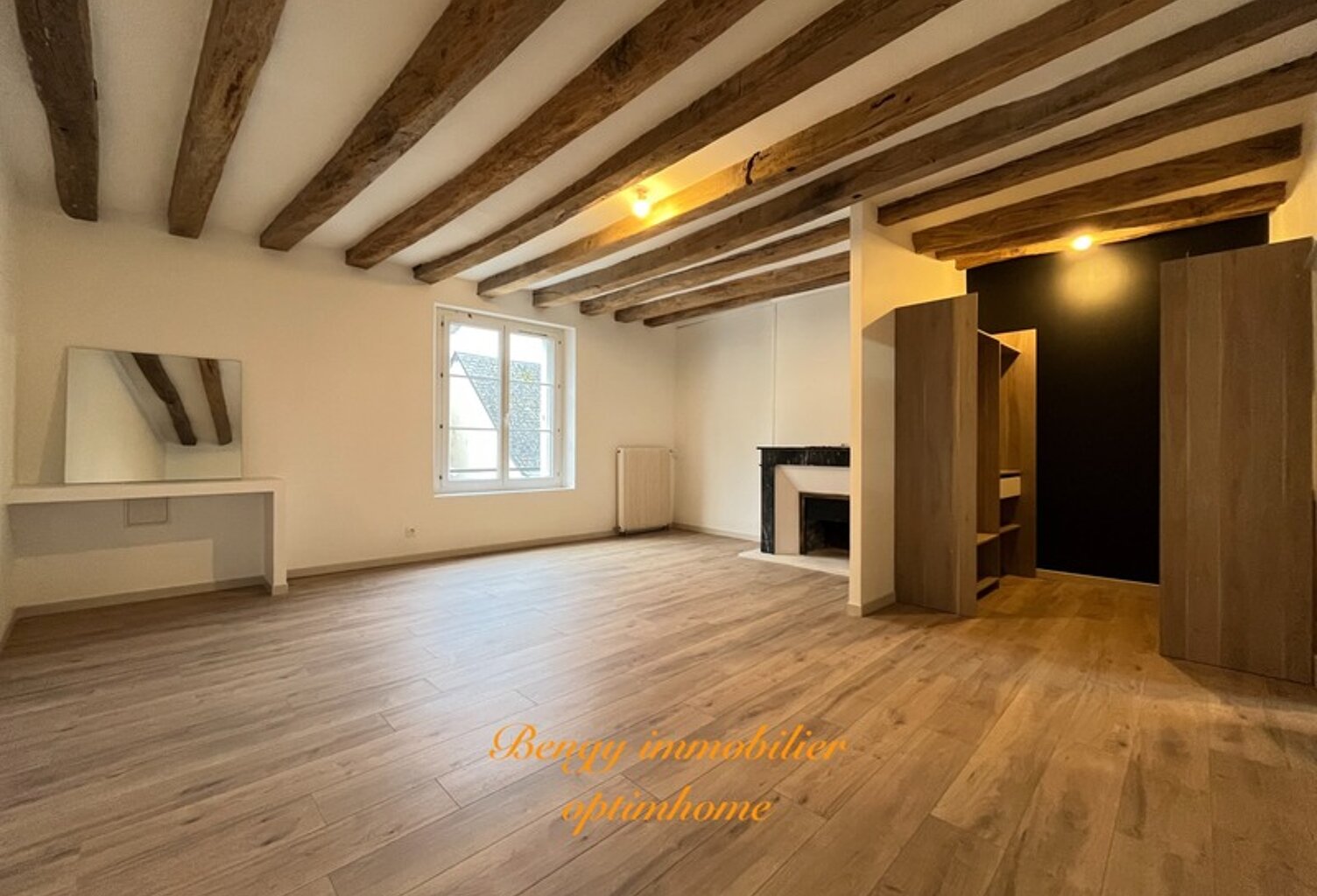 Maison de ville unique sur Chateau-La-Vallière — photo 1