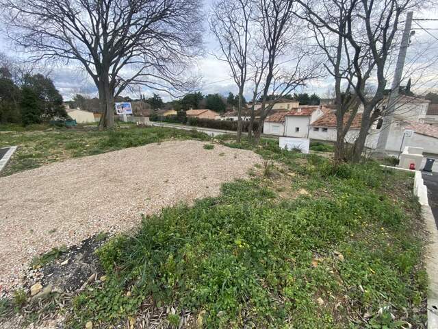 TERRAIN A VENDRE SUR PELISSANNE — photo du bien