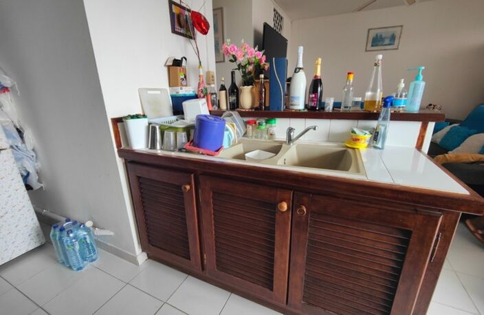 CAYENNE – Centre-ville – Appartement T2 lumineux avec loggia et balcons — photo 3
