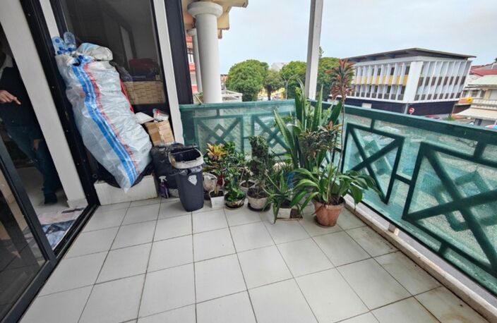 CAYENNE – Centre-ville – Appartement T2 lumineux avec loggia et balcons — photo 4