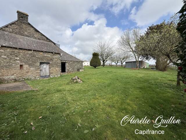Maison en pierre à réhabiliter – terrain constructible 1 300 m², garage – Ploërmel — photo du bien