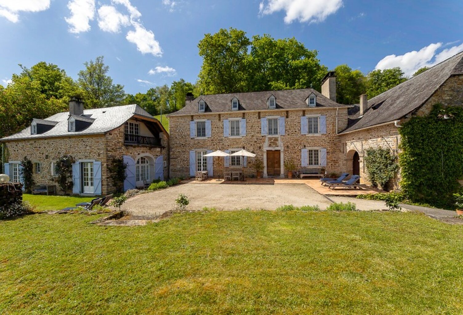 Pau (64) - À VENDRE - Propriété de 450m2 - Forêt et prairie de 20 ha avec vue exceptionnelle sur les Pyrénées au calme — photo 1