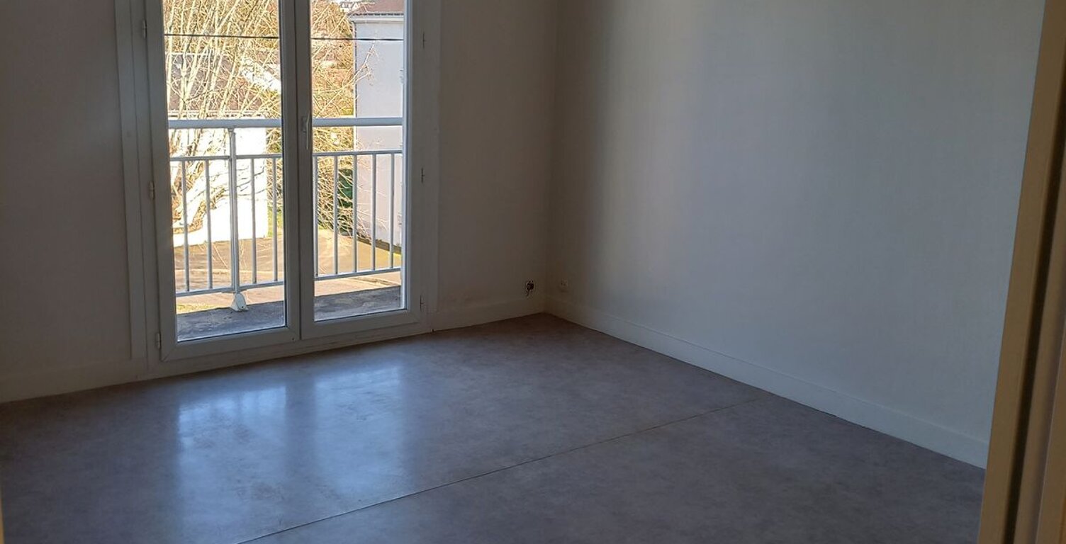 St Paterne Racan - appartement T4 — photo 1