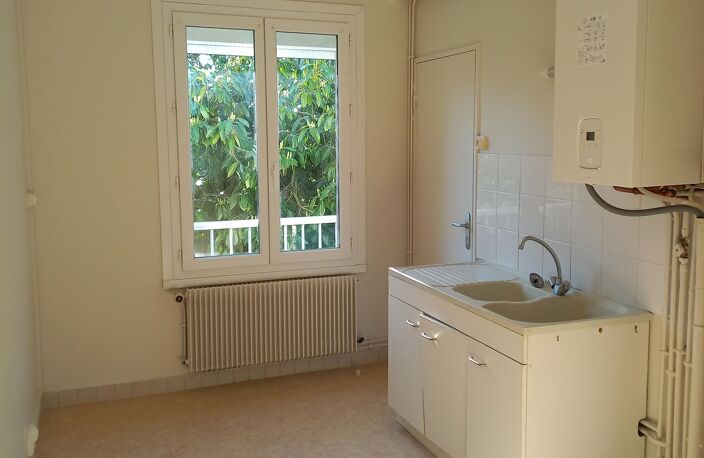 St Paterne Racan - appartement T4 — photo 2