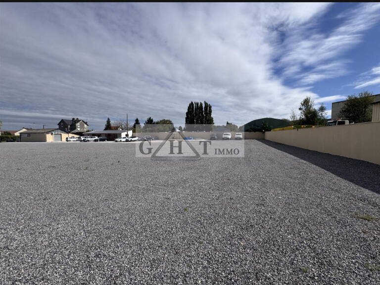 ENTREPOT 4600 M² + 15 000 M² DE TERRAIN A VAUX LE PENIL — photo 1