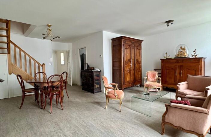 Rochefort hypercentre-ville, maison 3 chambres avec extérieur — photo 2