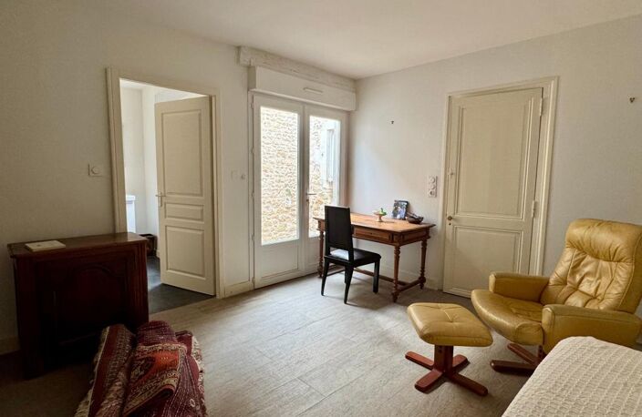 Rochefort hypercentre-ville, maison 3 chambres avec extérieur — photo 5