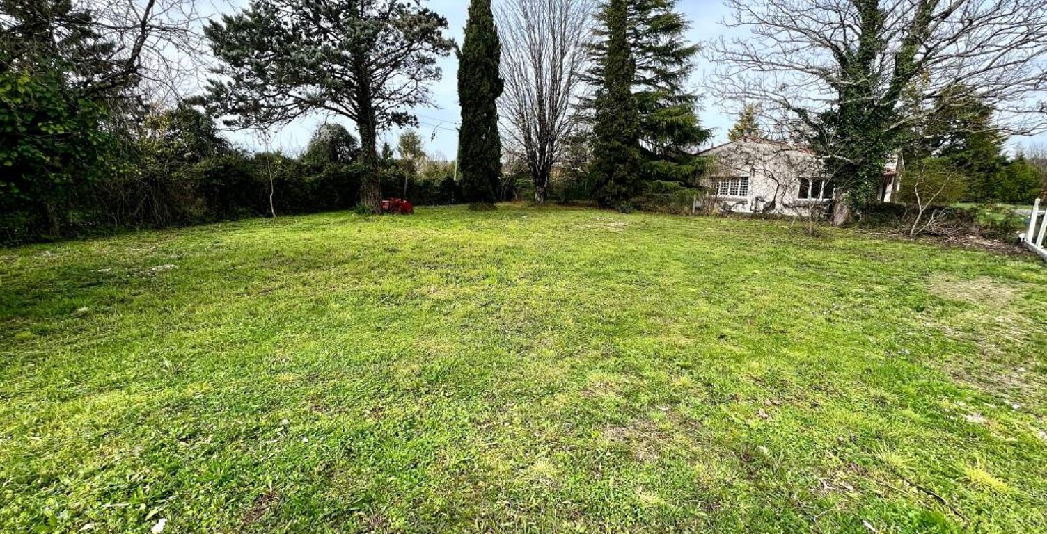 Terrain À Vendre 715m2 SAINTES — photo 1