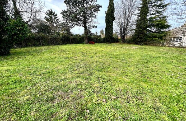 Terrain À Vendre 715m2 SAINTES — photo 2