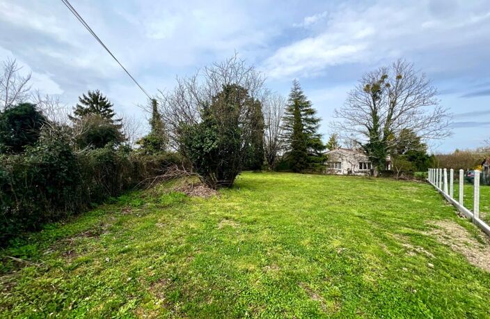 Terrain À Vendre 715m2 SAINTES — photo 3