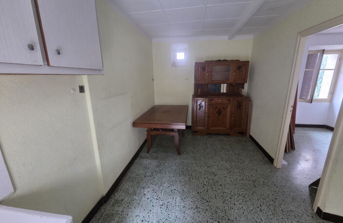 Petit prix en Corse-du-Sud : T2 à rénover dans maison de vil — photo 2