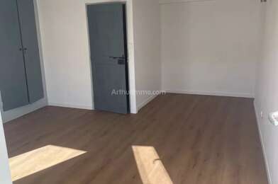 Maison 3 pièces 880 €