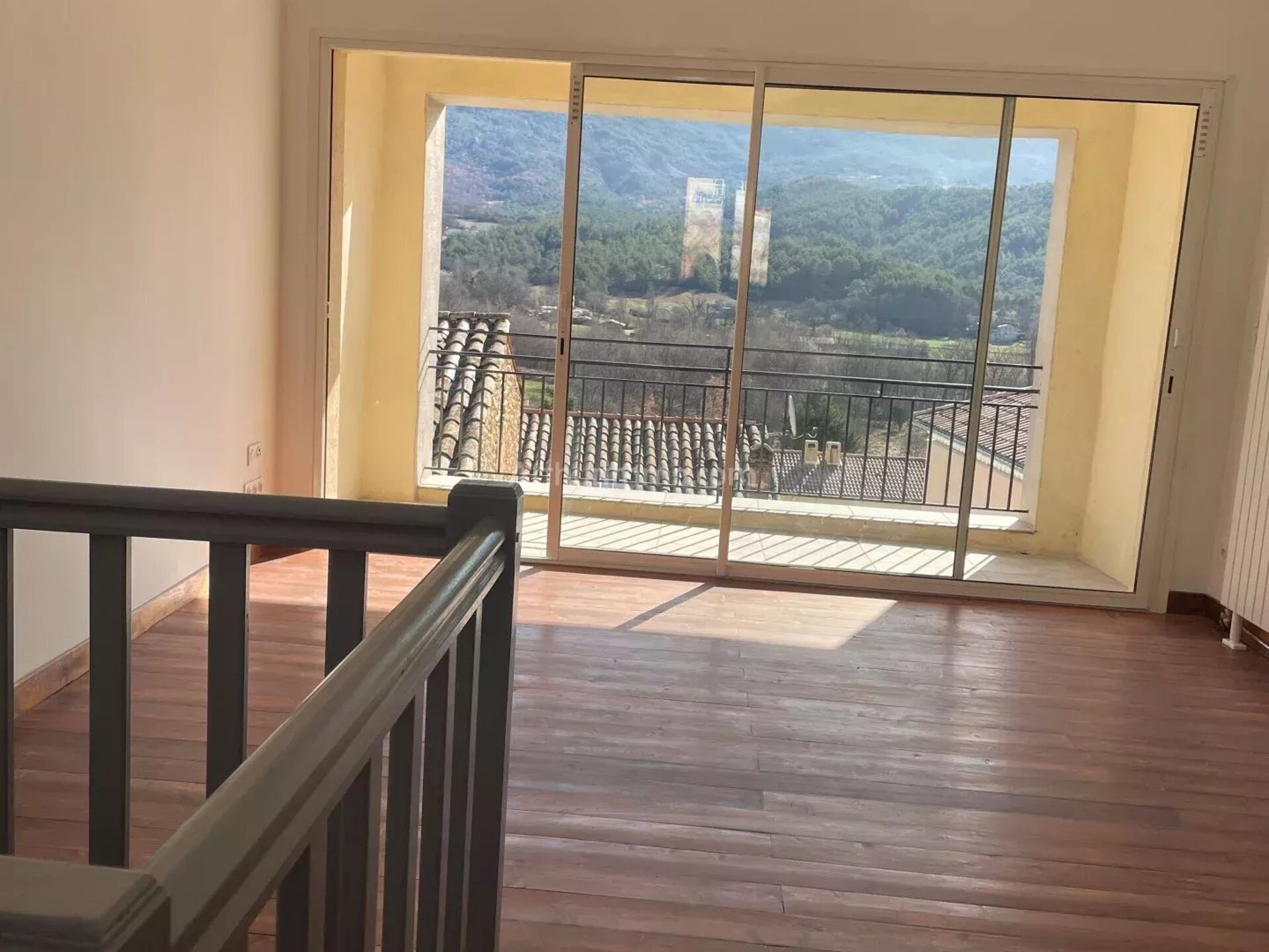 Maison 3 pièces 89 m² · à Mézel · 89 m² · 880 €/mois