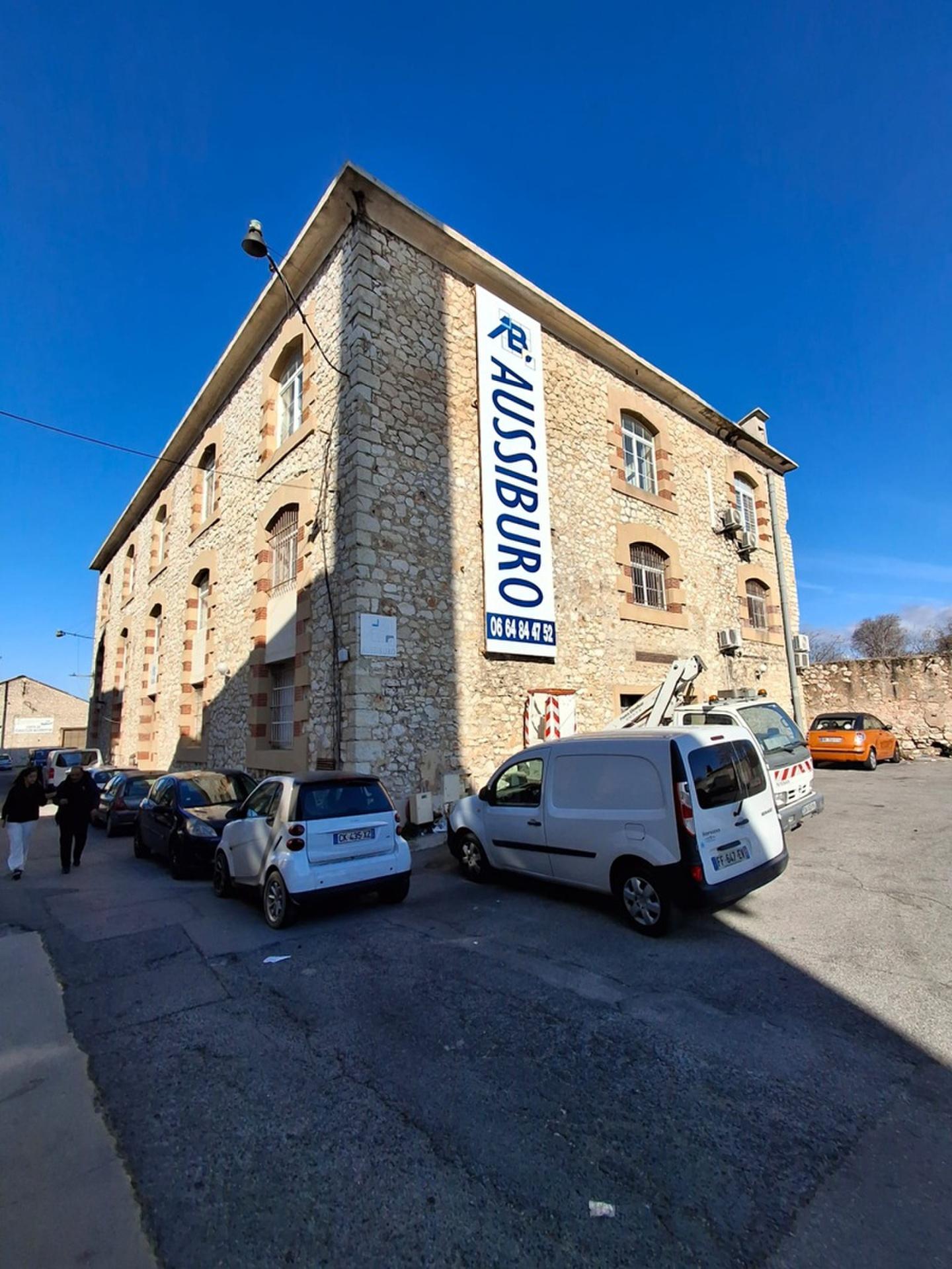Marseille 14eme Local commercial 73 m²