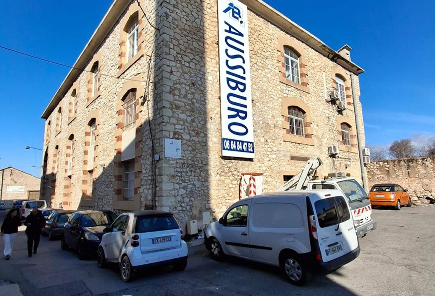 Local commercial — photo 1