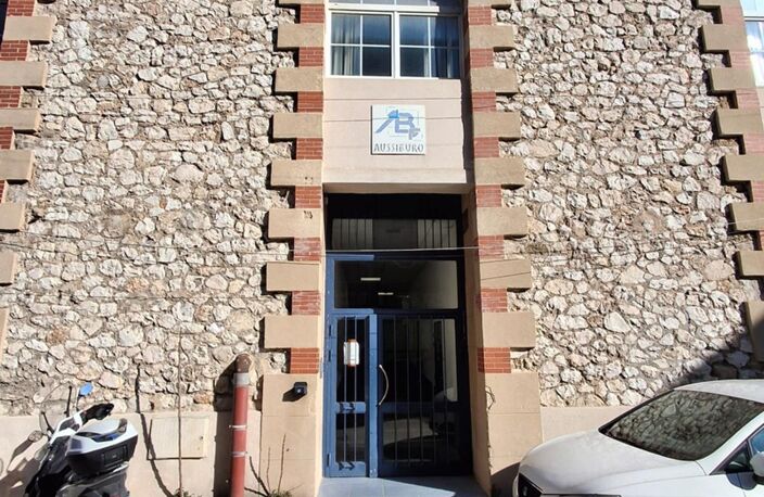 Local commercial — photo 2