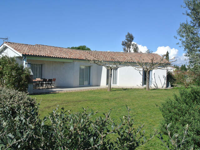 Maison a Sainte Bazeille de plain pied 4 chambres — photo du bien