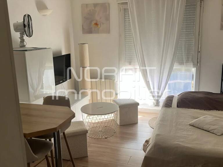 STUDIO ST JEAN D'ANGELY MEUBLE — photo 1