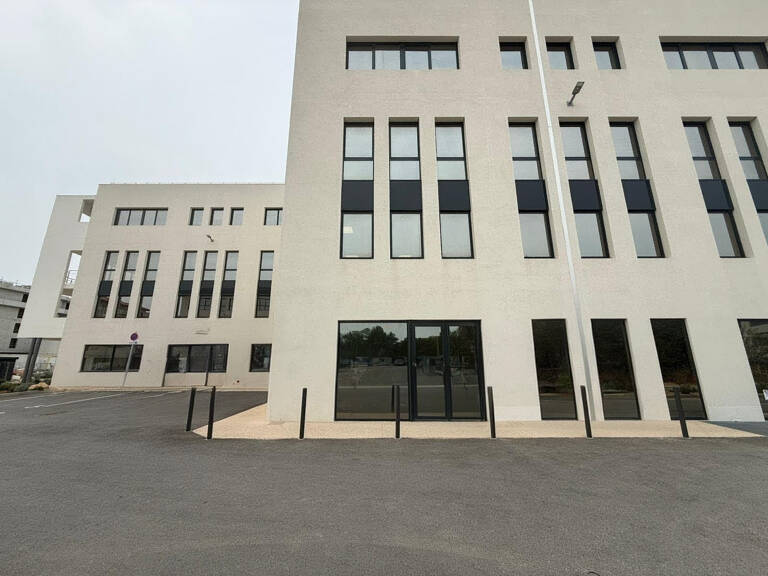 À louer   Bureaux 172 m2 au Centre d'Affaires Alta Rocca   A — photo 1