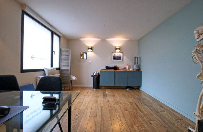 A VENDRE - LOCAL PROFESSIONNEL RENOVE - SECTEUR CATHEDRALE — photo 2