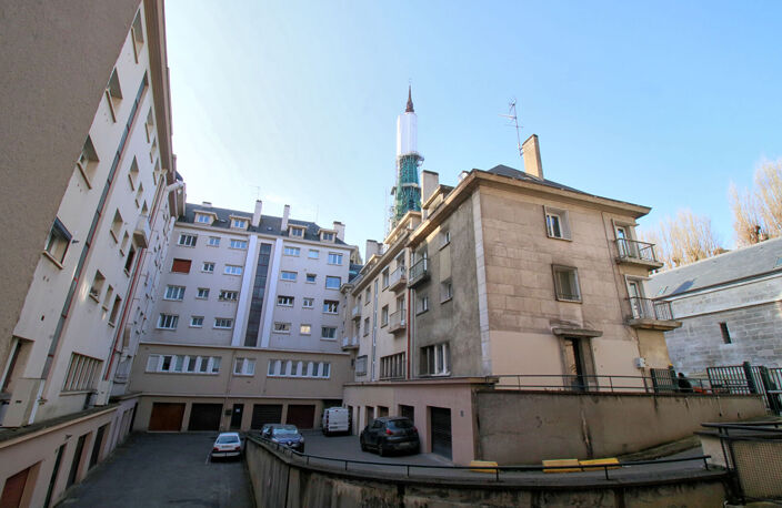 A VENDRE - LOCAL PROFESSIONNEL RENOVE - SECTEUR CATHEDRALE — photo 5