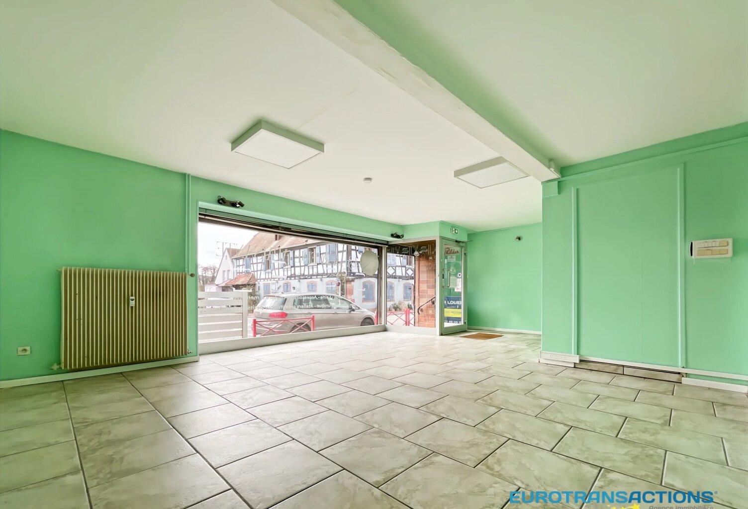 Local commercial — photo 1