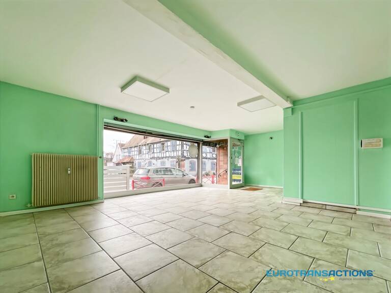 Local commercial — photo 1