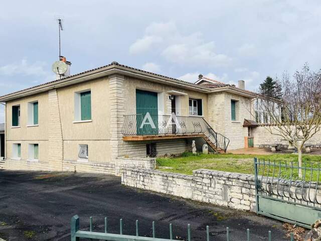 Maison en pierre avec sous-sol complet– Mansle — photo du bien