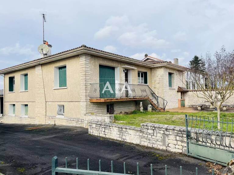 Maison en pierre avec sous-sol complet– Mansle — photo 1