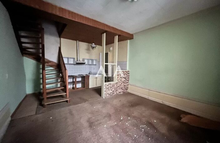 Deux bâtiments en pierre au cœur de Mansle-les-Fontaines – beau — photo 4