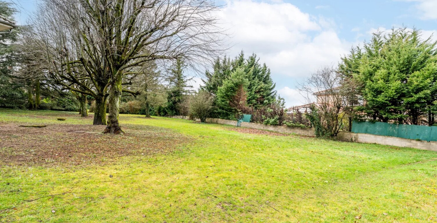 Terrain plat non viabilisé - 1412 m2 - La Tour de Salvagny — photo 1