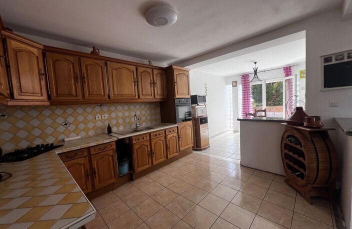 Villa PROCHE ECOLE — photo 2