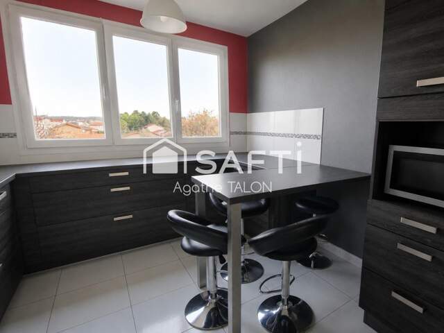 Appartement lumineux 3 pièces avec loggia, parking et cave — photo du bien