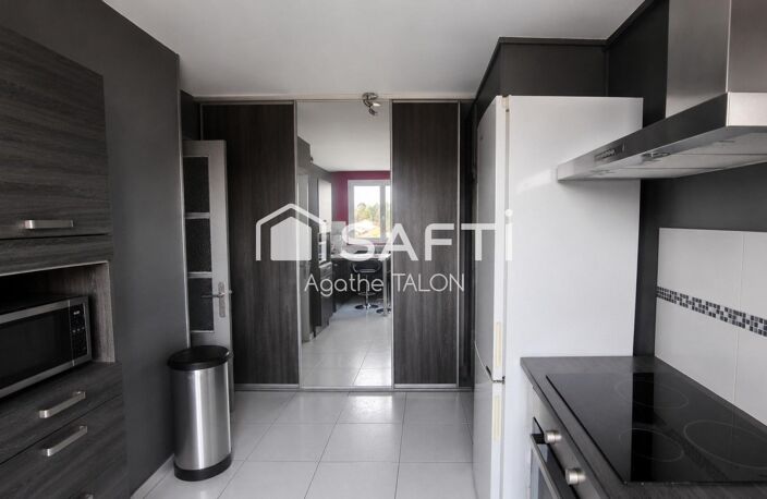 Appartement lumineux 3 pièces avec loggia, parking et cave — photo 3