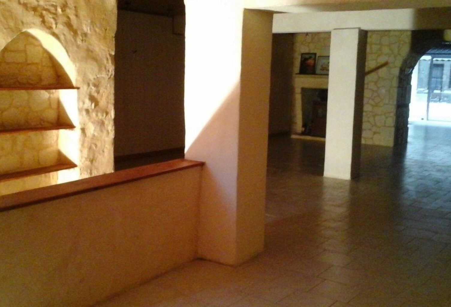 Local commercial — photo 1