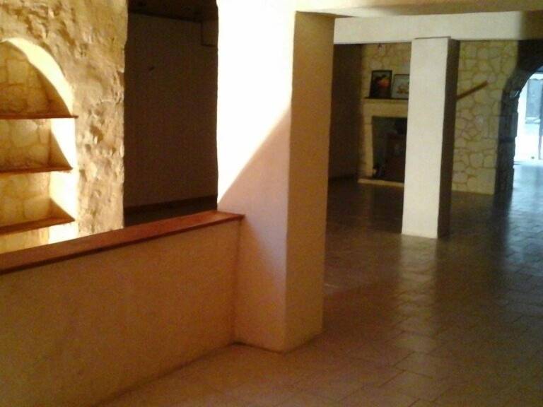 Local commercial — photo 1