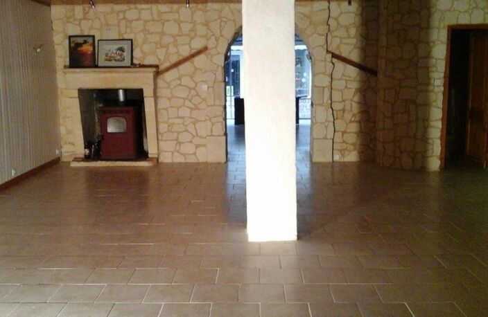 Local commercial — photo 2