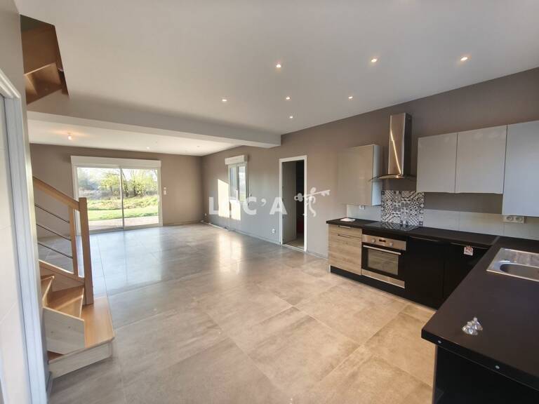 A Découvrir sans tarder ! Maison jumelée F3 entièrement rénovée — photo 1