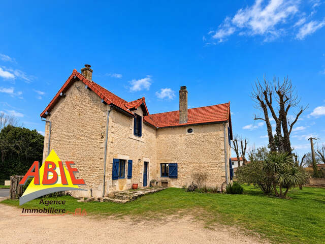 Maison bourg de Benet 183 m2 — photo du bien