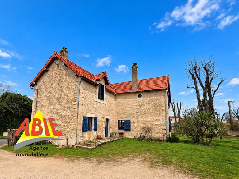 Maison bourg de Benet 183 m2 — photo 1