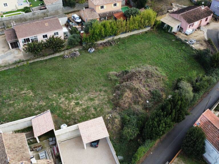 Terrain — photo 1