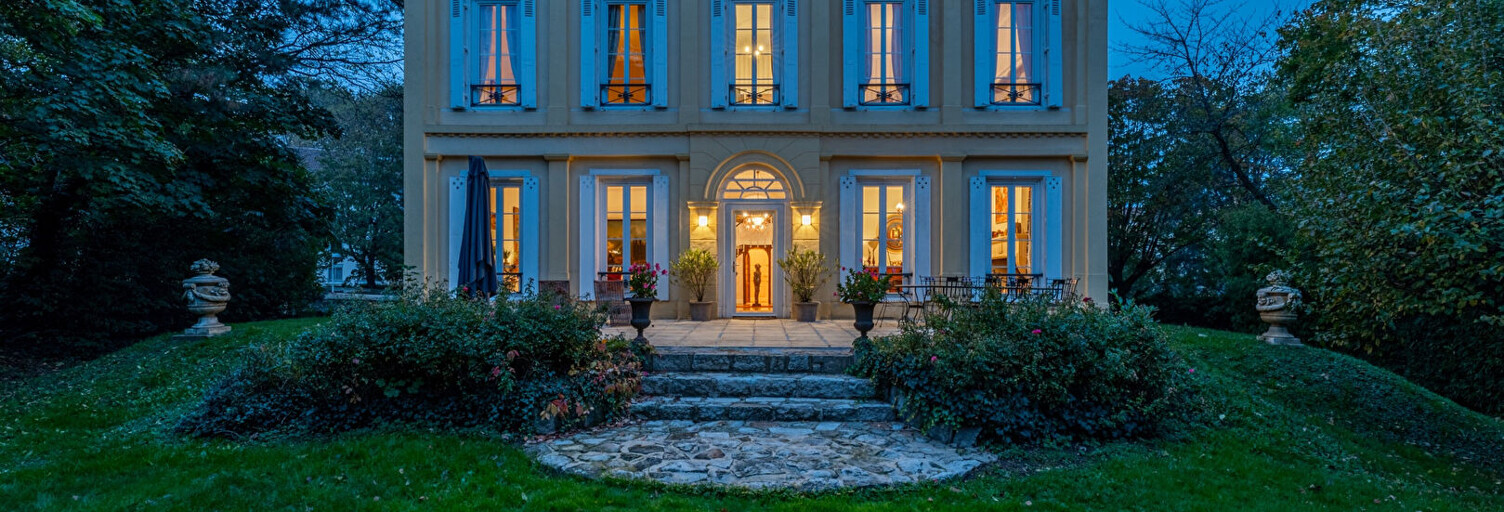 Maison 8 Pièces 450 m² à vendre à Saint-Chamond (42400)