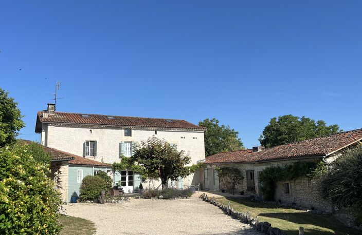 Maison et dépendances — photo 2
