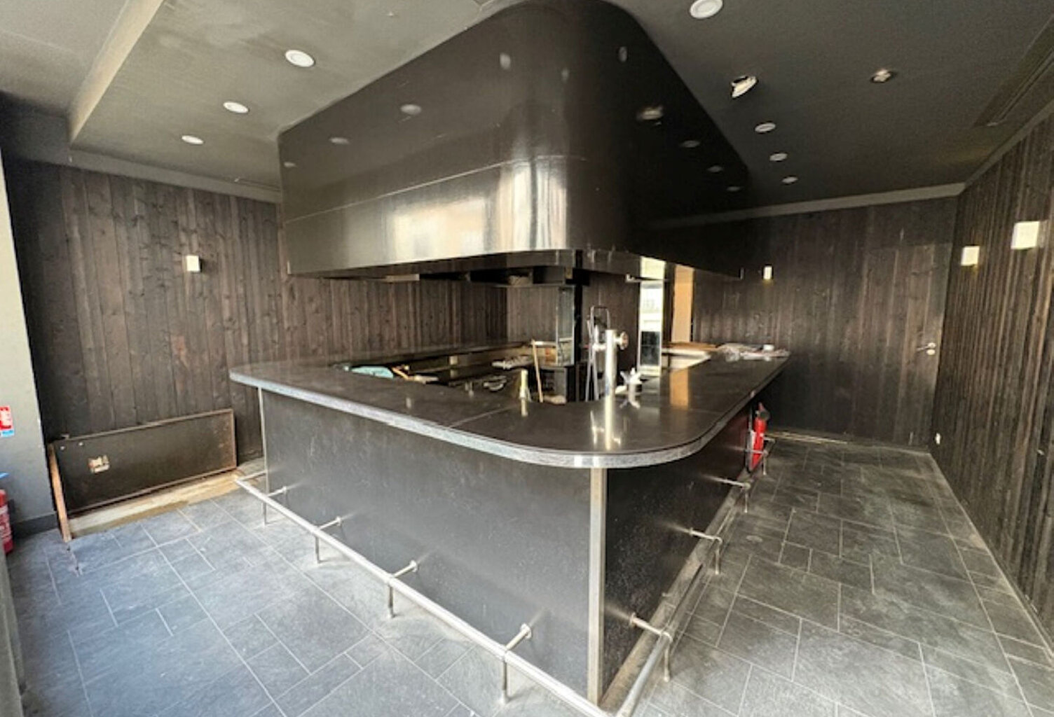 Local commercial  ABBESSES MONTMARTRE 55m2 — photo 1