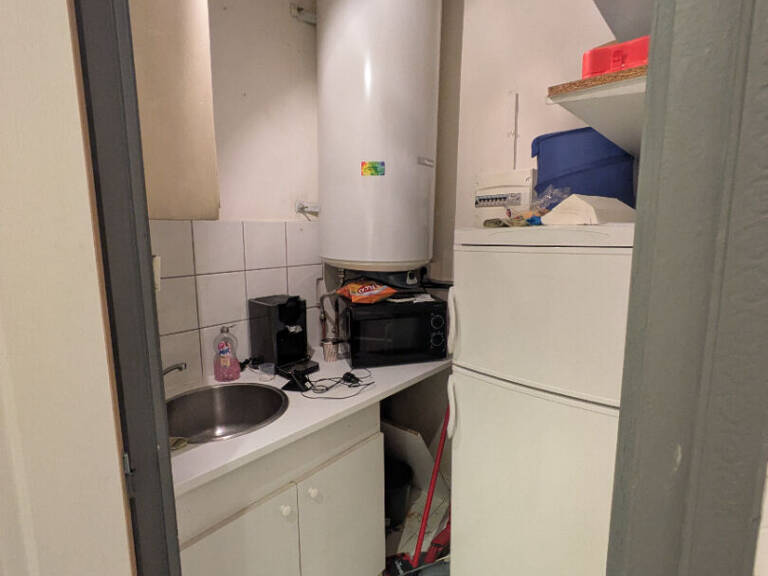 EYGUIERES : Local commercial 30m² — photo 1