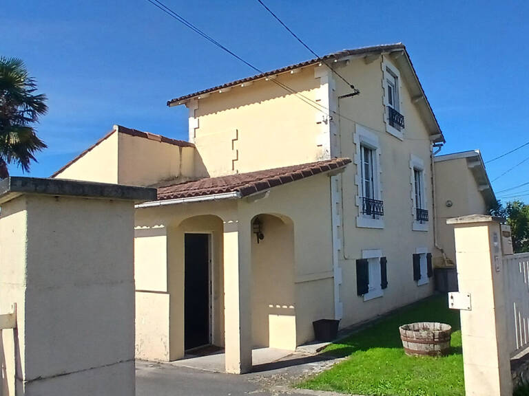 SAUJON-MAISON  167m² avec garage ,véranda et piscine sur 720m² — photo 1